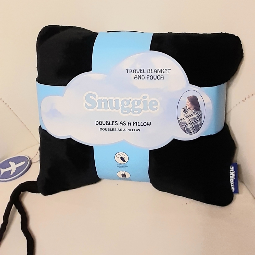 Snuggie Travel Blanket And Pouch.